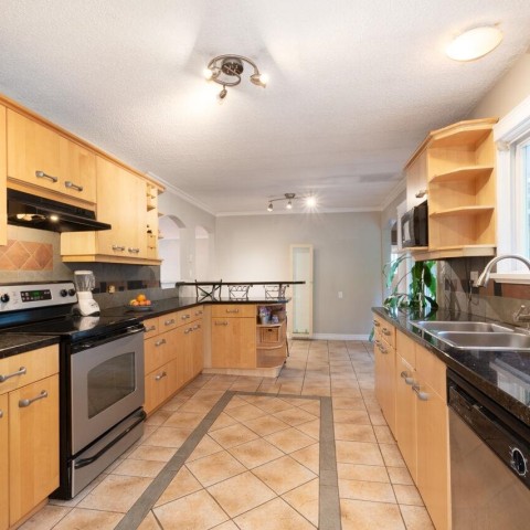 Photo 6 at 20899 Camwood Avenue, Southwest Maple Ridge, Maple Ridge Photo 6 at 20899 Camwood Avenue, Southwest Maple Ridge, Maple Ridge