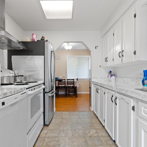 Photo 6 at 12121 228 Street, East Central, Maple Ridge Photo 6 at 12121 228 Street, East Central, Maple Ridge