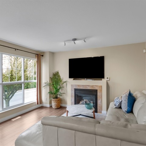 Photo 5 at 11469 207 Street, Southwest Maple Ridge, Maple Ridge Photo 5 at 11469 207 Street, Southwest Maple Ridge, Maple Ridge