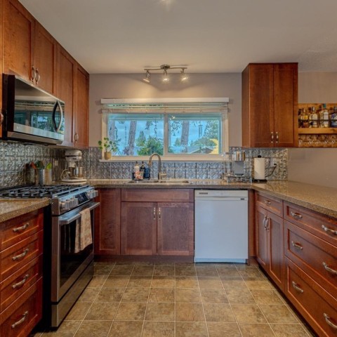 Photo 5 at 22650 Lee Avenue, East Central, Maple Ridge Photo 5 at 22650 Lee Avenue, East Central, Maple Ridge