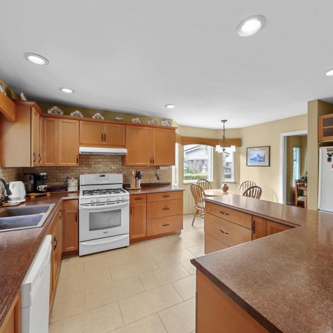 Photo 12 at 23382 124a Avenue, East Central, Maple Ridge Photo 12 at 23382 124a Avenue, East Central, Maple Ridge