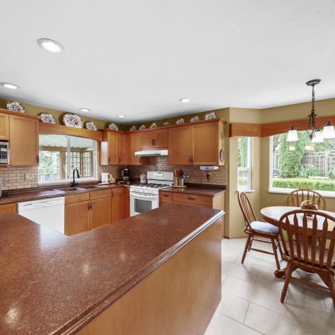 Photo 10 at 23382 124a Avenue, East Central, Maple Ridge Photo 10 at 23382 124a Avenue, East Central, Maple Ridge