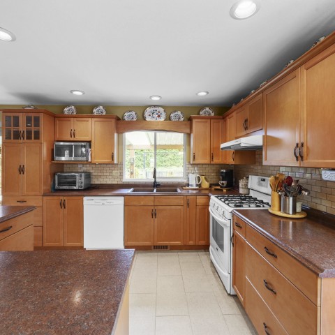 Photo 11 at 23382 124a Avenue, East Central, Maple Ridge Photo 11 at 23382 124a Avenue, East Central, Maple Ridge