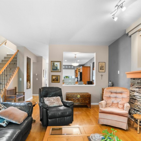 Photo 4 at 23635 Dewdney Trunk Road, East Central, Maple Ridge Photo 4 at 23635 Dewdney Trunk Road, East Central, Maple Ridge